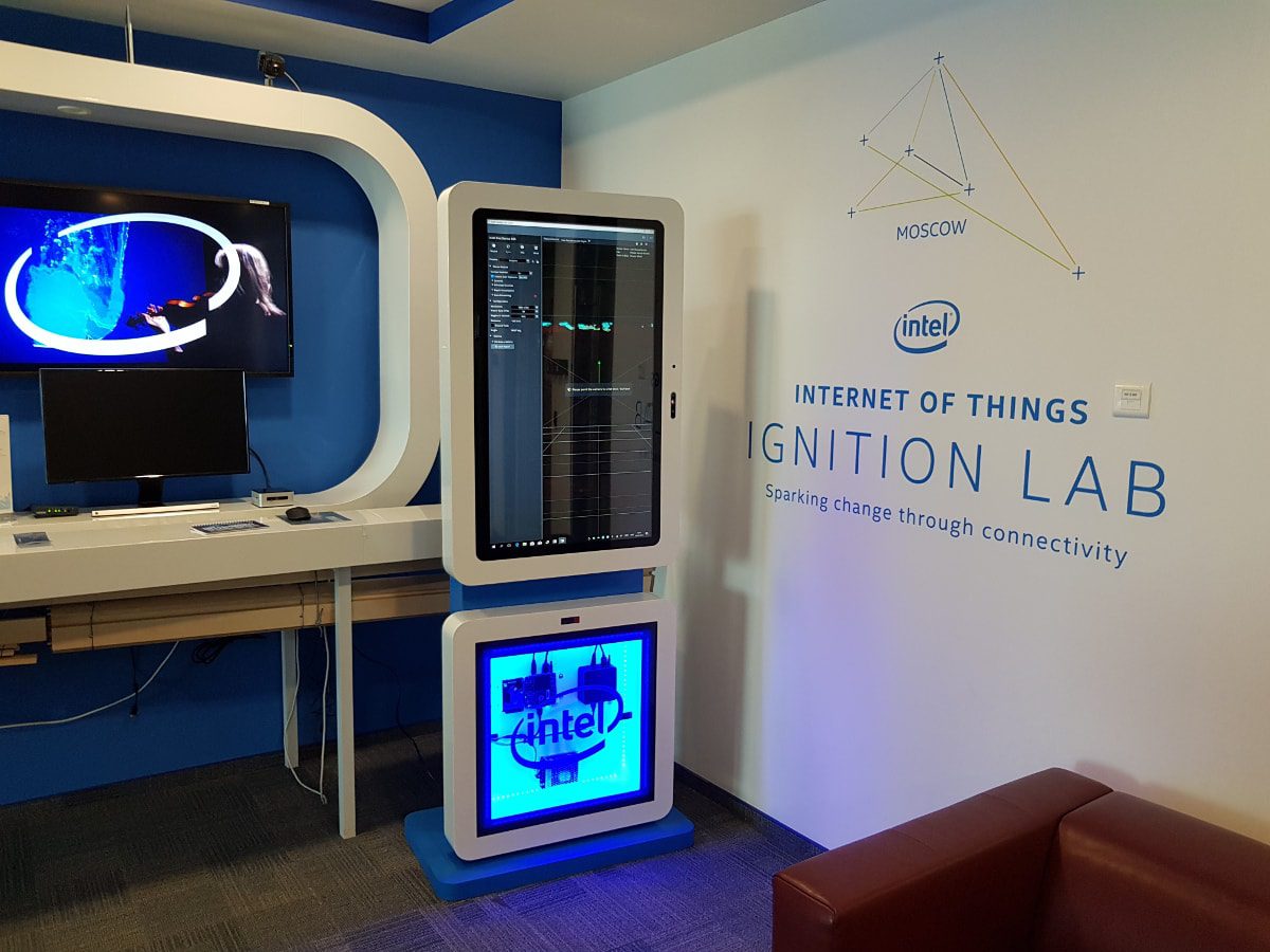 Рекламные киоски для Intel - информационный терминал с поворотным экраном