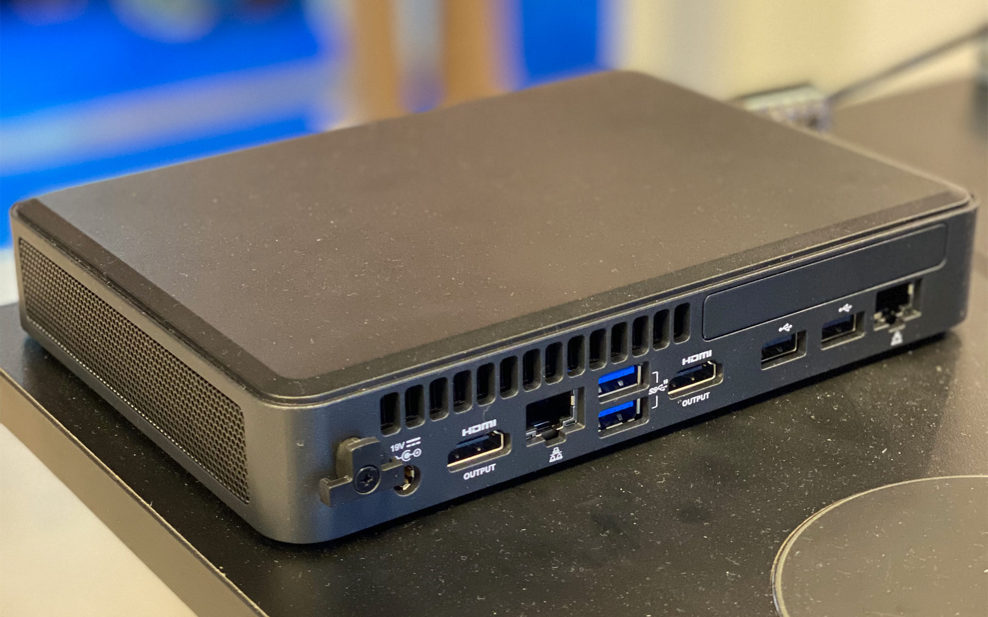 Компьютер Intel NUC серии CMCM2xxx на Retail TECH