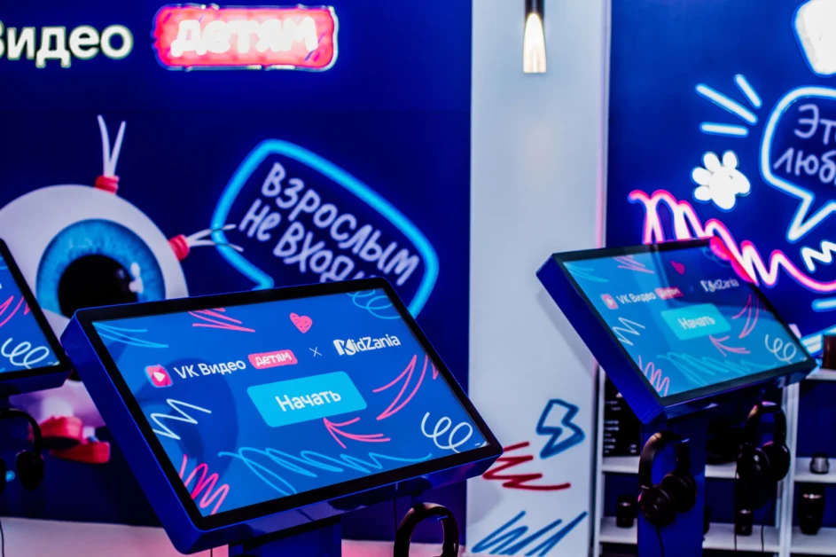 Сенсорные киоски TOUCHPLAT® в детском парке Кидзания