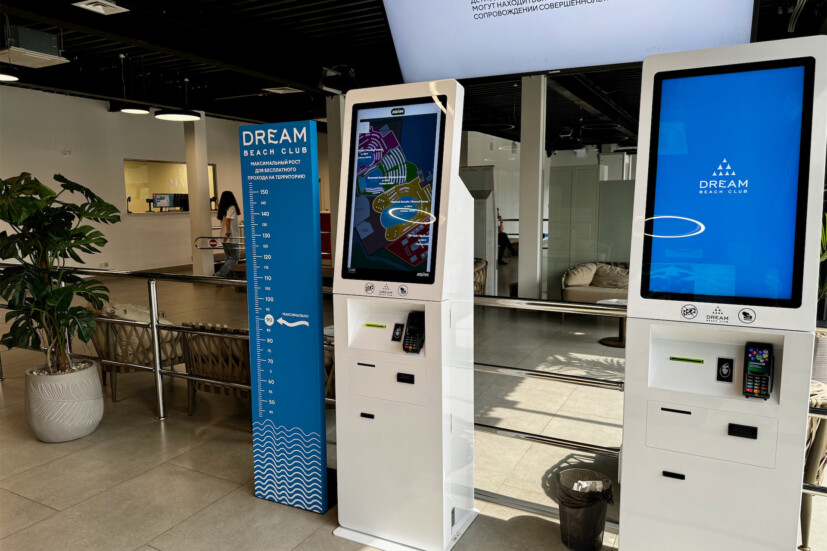 Билетные терминалы TOUCHPLAT Q-37 в Dream Beach Club (Остров мечты)
