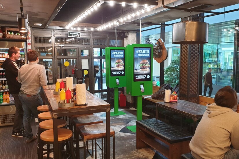 Двусторонний терминал самообслуживания Q-60 Twin в ресторанах ФАРШ