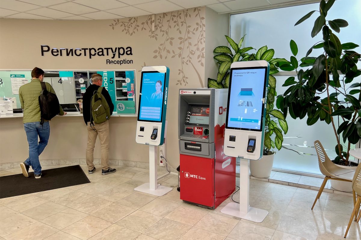 Сенсорные киоски TOUCHPLAT® в офисах МЕДСИ
